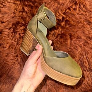 House of Harlow - Green Suede Heels